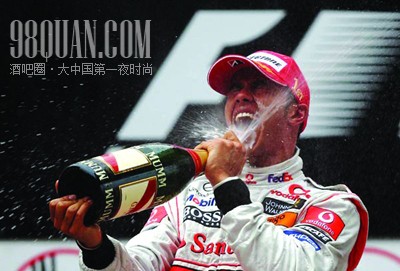11月29日晚,携手F1赛事指定庆功玛姆香槟