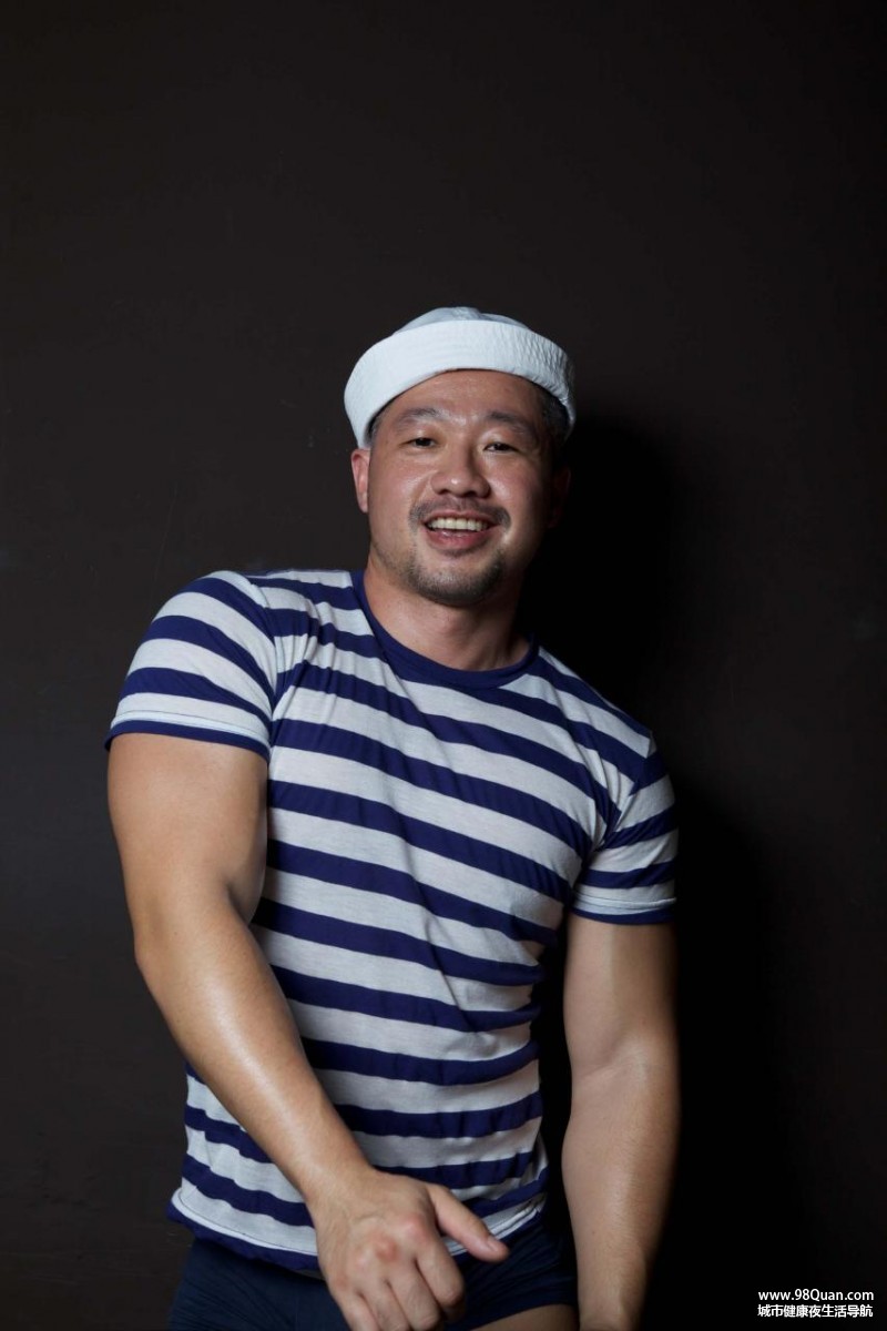 肉壮性感大叔MOMO和SAM连续两天性感热舞