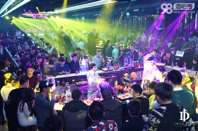 大型圣诞主题派对“梦幻森林”
